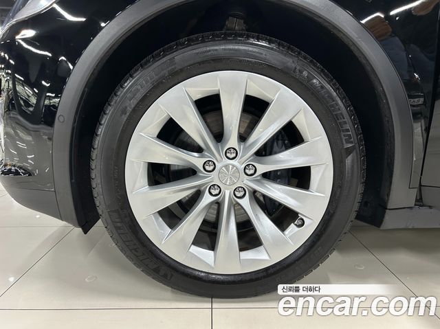 Tesla Model X 2020 — photo 14