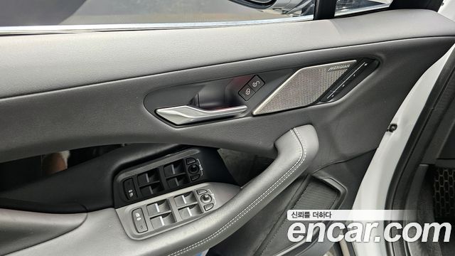 Jaguar I-PACE 2019 — photo 18