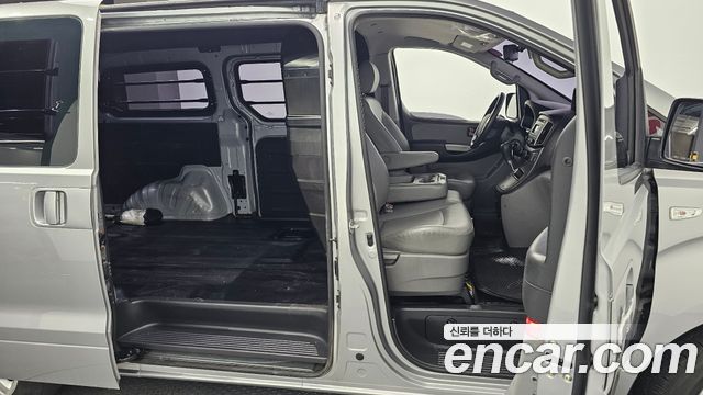 Hyundai Starex 2019 — photo 19