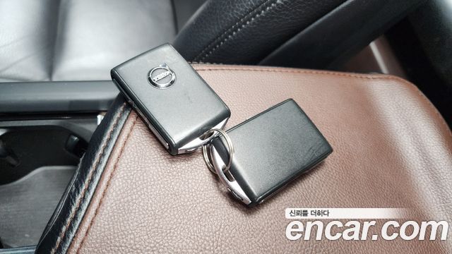 Volvo XC90 2018 — photo 18