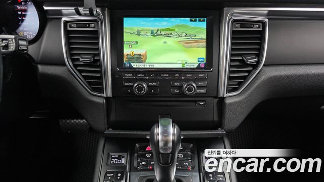 Porsche Macan 2015 — photo 15