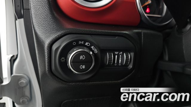 Jeep Wrangler 2023 — photo 18