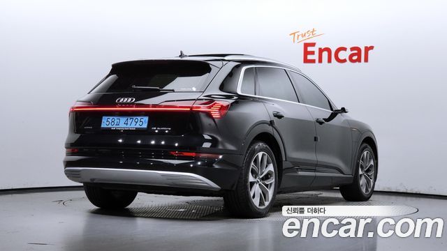 Audi e-tron 2020 — photo 2