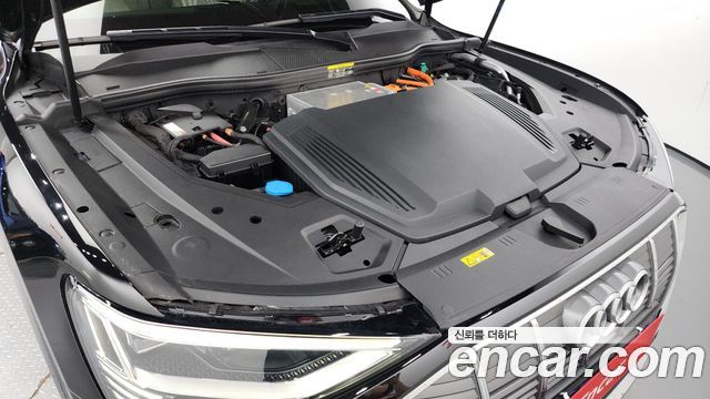 Audi e-tron 2020 — photo 6