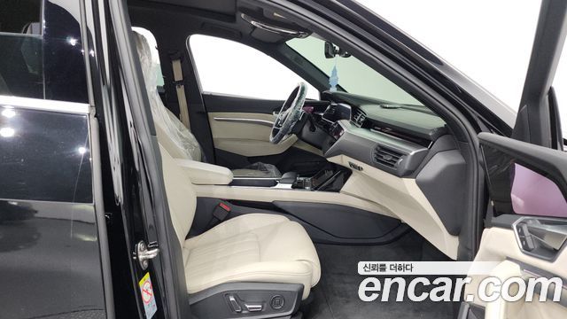 Audi e-tron 2020 — photo 11