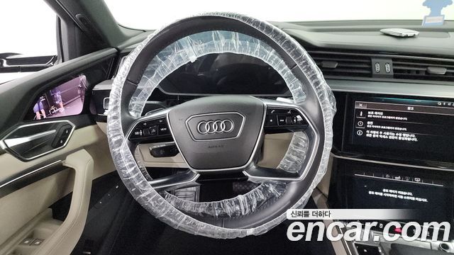 Audi e-tron 2020 — photo 13