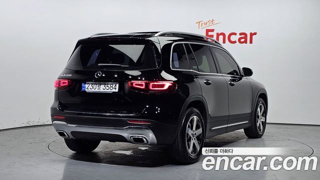 Mercedes-Benz GLB-Class 2020 — photo 2