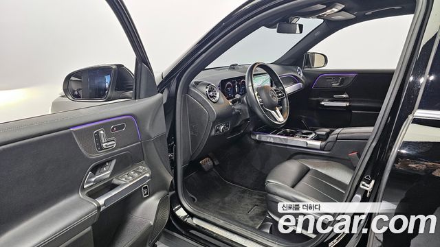 Mercedes-Benz GLB-Class 2020 — photo 11