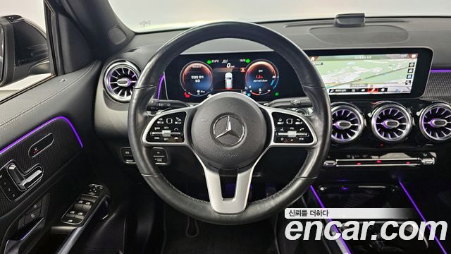 Mercedes-Benz GLB-Class 2020 — photo 13