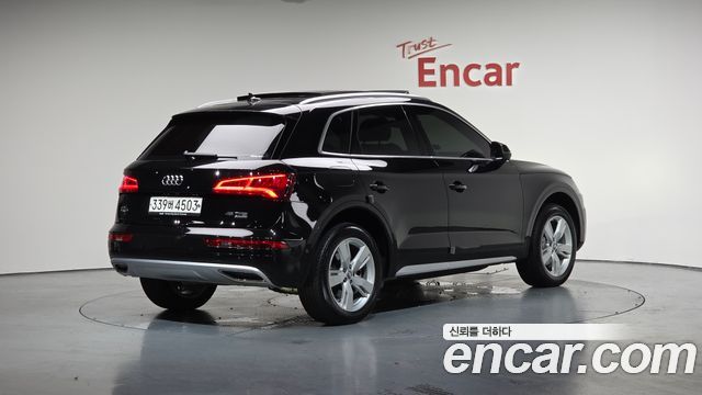 Audi Q5 2020 — photo 2