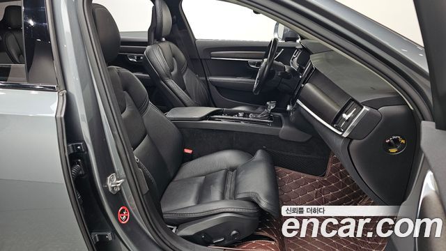 Volvo V90 2018 — photo 11