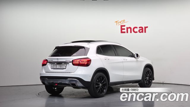 Mercedes-Benz GLA-Class 2018 — photo 2