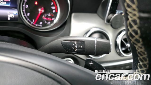 Mercedes-Benz GLA-Class 2018 — photo 9