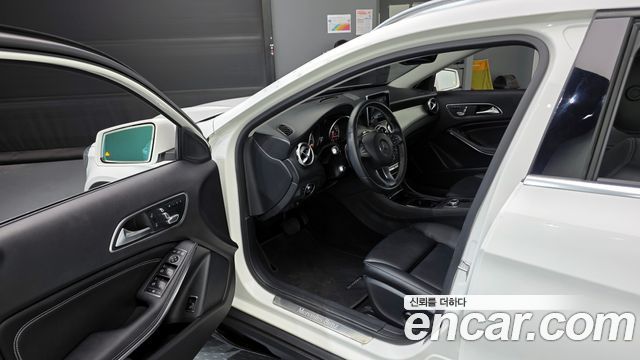 Mercedes-Benz GLA-Class 2018 — photo 10