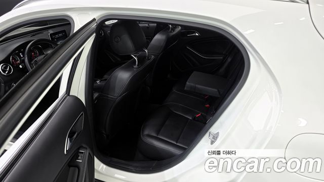 Mercedes-Benz GLA-Class 2018 — photo 11