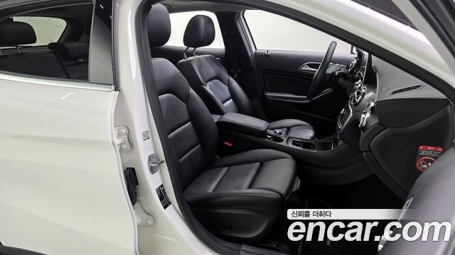 Mercedes-Benz GLA-Class 2018 — photo 12