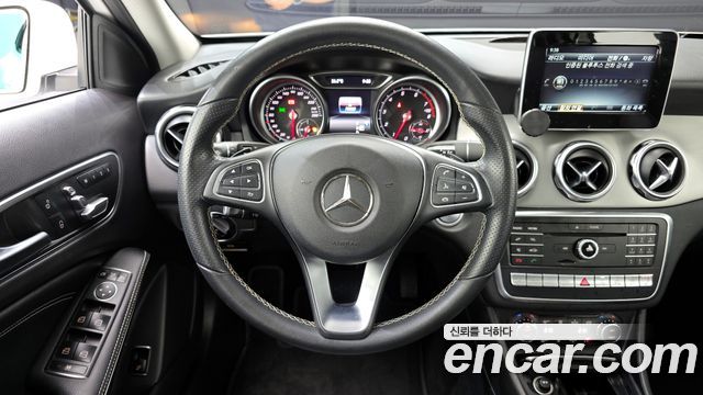 Mercedes-Benz GLA-Class 2018 — photo 13