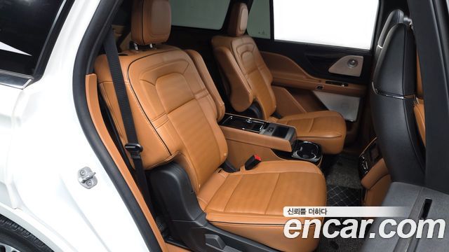 Lincoln Aviator 2022 — photo 12