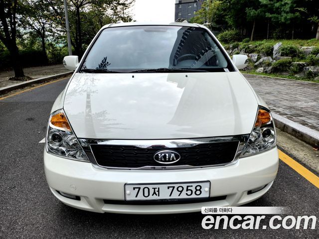 Kia Canival 2011 — photo 2