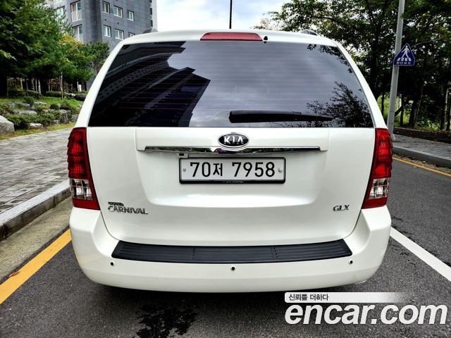Kia Canival 2011 — photo 5