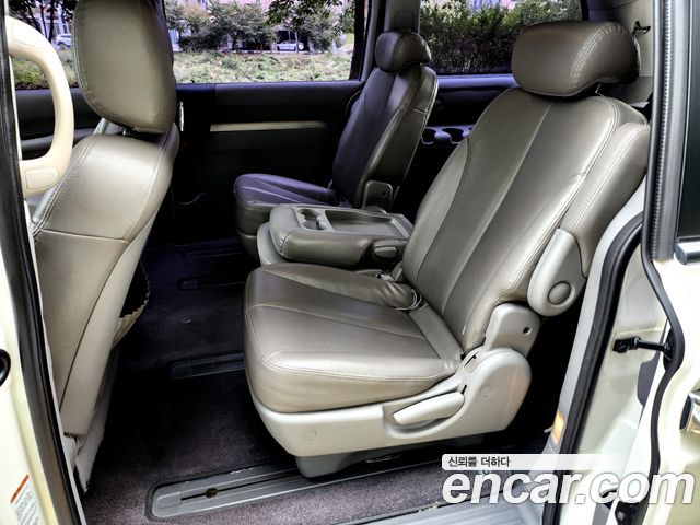 Kia Canival 2011 — photo 9