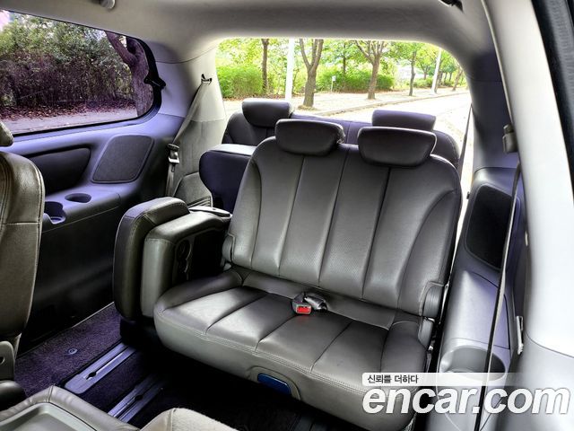 Kia Canival 2011 — photo 10