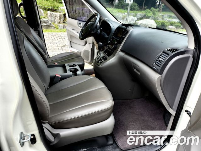 Kia Canival 2011 — photo 11