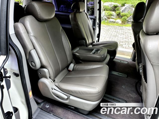 Kia Canival 2011 — photo 12