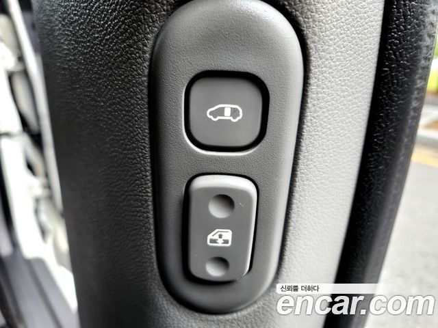 Kia Canival 2011 — photo 14