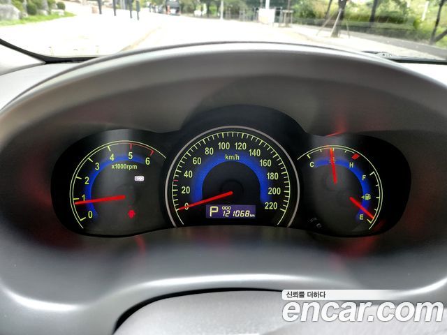 Kia Canival 2011 — photo 15