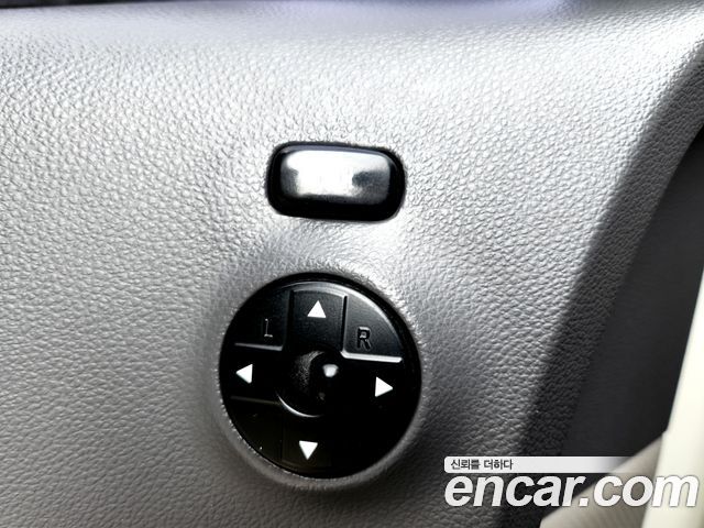 Kia Canival 2011 — photo 19