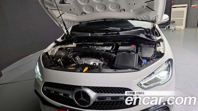 Mercedes-Benz GLA-Class 2022 — photo 6
