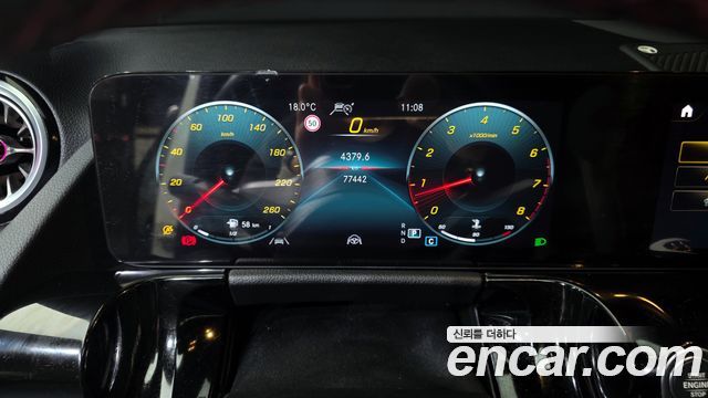 Mercedes-Benz GLA-Class 2022 — photo 8
