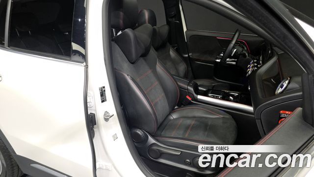 Mercedes-Benz GLA-Class 2022 — photo 12