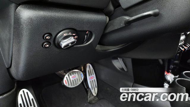 Mini Cooper 2020 — photo 16
