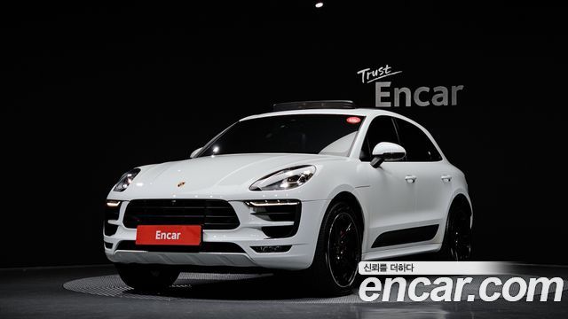 Porsche Macan 2018 — photo 1