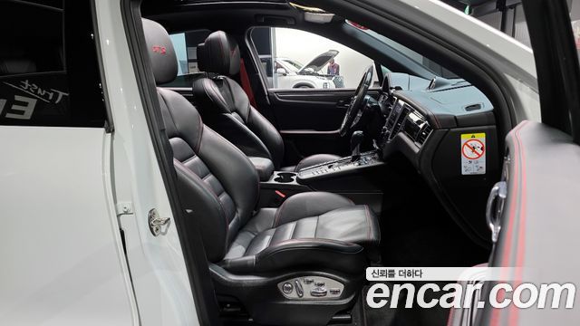Porsche Macan 2018 — photo 10