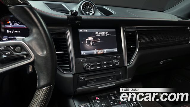 Porsche Macan 2018 — photo 14