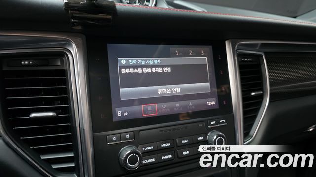 Porsche Macan 2018 — photo 16