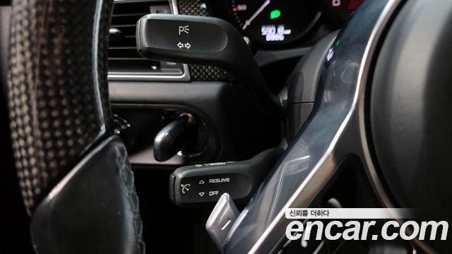 Porsche Macan 2018 — photo 18