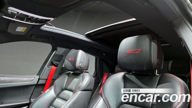 Porsche Macan 2018 — photo 19