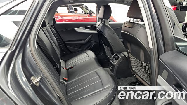 Audi A4 2019 — photo 12
