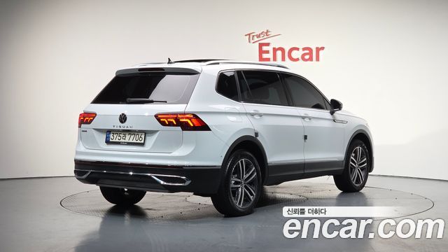 Volkswagen Tiguan 2023 — photo 2