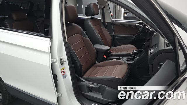 Volkswagen Tiguan 2023 — photo 10