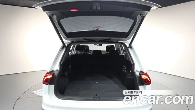 Volkswagen Tiguan 2023 — photo 20