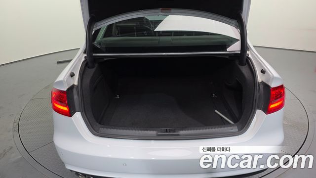 Audi A4 2016 — photo 20