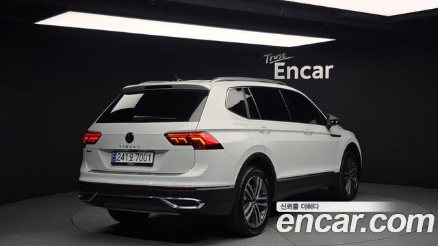 Volkswagen Tiguan 2023 — photo 2