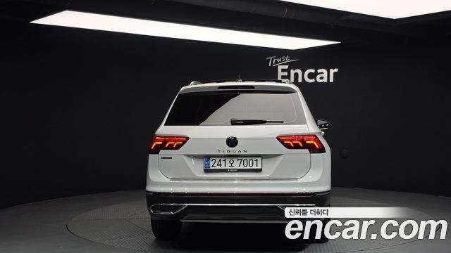 Volkswagen Tiguan 2023 — photo 4