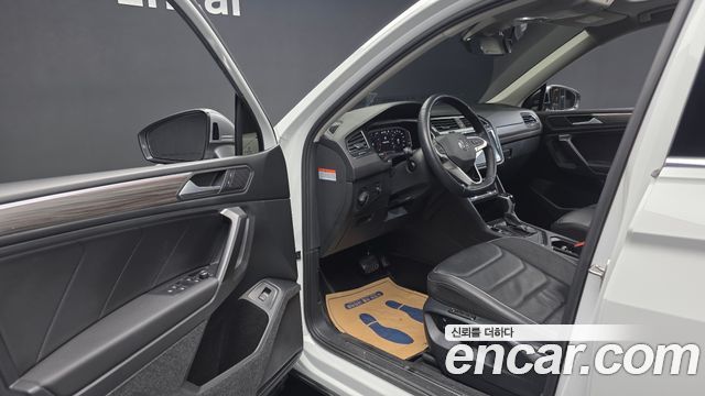 Volkswagen Tiguan 2023 — photo 10
