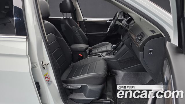 Volkswagen Tiguan 2023 — photo 11